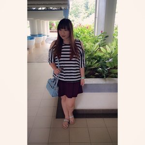 #simple #ootd #howtodressinsingapore #fashion #loosetop #miniskaterskirt #sandals #blogger #indonesianblogger #fashionblogger #outfit #indonesianfashionblogger #clozetteid #singapore #pinkinsingapore