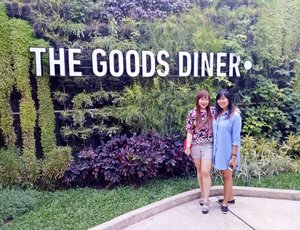 Finally reunited with miss Rempong 😄😄😄 #cousins #girls #ladies #family #hangout #thegoodsdiner #thegoodsdinersby #thegoodsdinersurabaya #cafe #surabayacafe #cafesurabaya #hangout #catchup #clozetteid #clozettedaily #sbybeautyblogger #lifestyle #asian #bloggerceria #bloggerceriaid #ootd #ootdid #ootdindo #casualday #casualfashion #floral #indonesianblogger #surabaya #surabayablogger #influencer