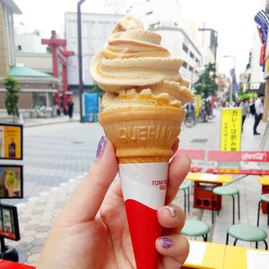 Caramel Soft Serve at Asakusa.

I don't normally crave for ice cream but in Japan i always want to have some 😂

#pinkinjapan #pinkintokyo #japantrip2018  #pinkholiday #pinkjalanjalan #jalanjalan #clozetteid #sbybeautyblogger #beautynesiamember #bloggerceria #traveltheworld #itchyfeet #wanderer #traveler #blogger #influencer #travelblogger  #lifestyleblogger #citizenoftheworld  #icecreamofinsta #semicharmedlife #lifewelltraveled #asakusa #icecream #softserve #softserveicecream #caramelicecream  #japan #dessert #foodstagram