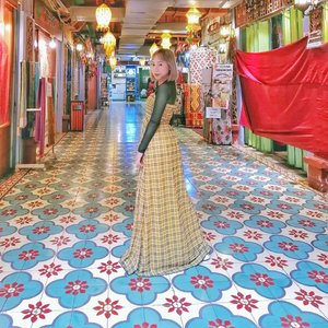 I see cute tiles and lamps, I take some photos ðŸ˜‰
.
.
#radenayublog #ootdid #kualalumpur #malaysia #throwback #throwbackthursday #Clozetteid #ootd #fashionblogger #travelphotography