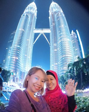 Makasih mamas yg jualan lensa hp di #twintowerpetronas jd bisa foto bagus gini sama mama❤️💖😊
.
.
#travelling #malaysia #petronastowers #radenayublog #travelphotography #Clozetteid #familytime #travelgram #kualalumpur