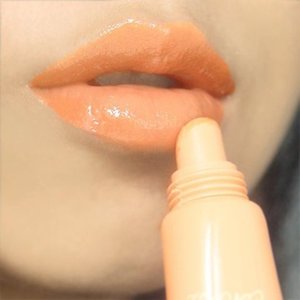 Glossy coral lips using Verysix Kissing Lip Gloss 💄💋 from @beauty.skinid
The best lip gloss ever 💕👍
Read full review http://imaginarymi.blogspot.co.id 💄 💄 
#lipgloss #coral #beautyreview
#clozetteid
