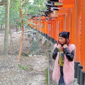 Writing my Kyoto trip's blog post...
Anyway, happy weekend😇

#kyoto #japan #fushimiinari #clozetteid