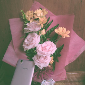 no caption #oppo #flowers #gift #clozette #clozetteid #clozetteco #roses #bucketbunga #oftheworld 