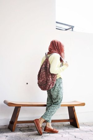 All about Pattern: Hijab, pant, and bag :)