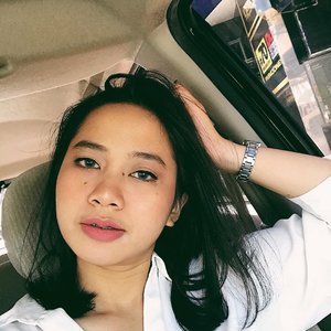 I love to put minimalist make up on my face 👀💋.#balibeuatyblogger #indobeautysquad #signaturemakeup #beautybloggerindonesia #clozetteid