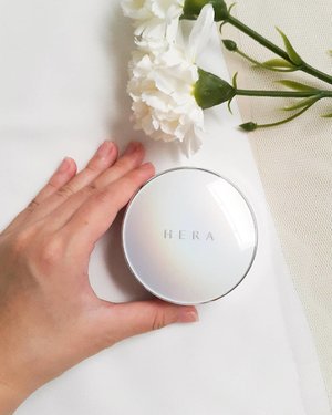 New post is up on my blog! Hera UV Mist cushion Long Stay Matt Review🌼 Click the link on my bio to know more🤗
.
.
.
#HeraCushion #ClozetteID #JakartaBeautyBlogger #BeautyBlogger #BloggerIndonesia #BeautyBloggerIndonesia #CushionReview