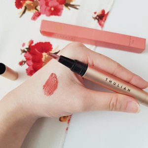 #CoralShare This is Flushed Series from @rollover.reaction in shade #Thulian the color is so pretty! It has light shimmery swatch on my lips which create glamorous yet classy feels.
.
.
.
#ClozetteID #BeautyReview #BeautyProducts #BeautyBlogger #BeautyBloggerIndonesia #Blogger #BloggerIndo #JakartaBeautyBlogger #RolloverReaction