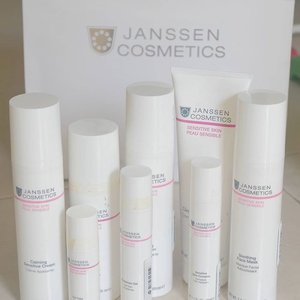 Beautiful skin begins with exceptional skin care. So glad to finally receive this package from @janssencosmeticsid specially hand-picked for my personal skin problems. Can hardly wait to try and see the results! #FMForJanssen #clozetteid #TWonderfulJourney #clozettebestskincare