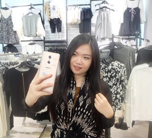 Suddenly feeling the ethnic vibe, proud to be indonesian with local things, just like this gorg ethnic outer from @61clothing , and local smartphone @advanindonesia while playing dress-up selfie today.#clozetteid #61 #Advani5CPlus #CelebritySelfiePhone #Number61xClozetteid #61SnapStyle