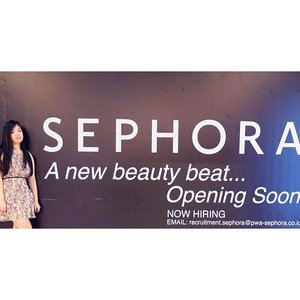 Home is where my makeup stash is 💙 so now Plaza Senayan could be my newest home.
.
Can't wait for the grand opening @sephoraidn @plaza_senayan.
#clozetteid