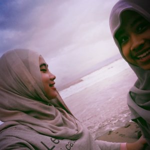 Edisi masi mantai... #holiday #travelling #beach #indonesia #hijab #CLOZETTEID