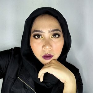 bold makeup