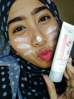 Ini nih, moisturizer dari @fanbocosmetics yang bisa kamu coba. Mengandung AHA dan Ekstrak bunga Sakura. 



#preciouswhite 
#effortlessbeauty #Beautiesquad #BeautiesquadxFanbo #FanboCosmetics
#clozetteid 
#beautybloggerindonesia #beautyblogger 
#bloggerindonesia 