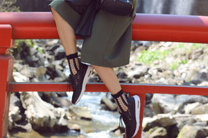 NATURE, WATER & FASHION! Sneakers are the best option for a nice day outside, don't you think? http://jenniferbachdim.com/2015/05/28/nature-water-fashion/