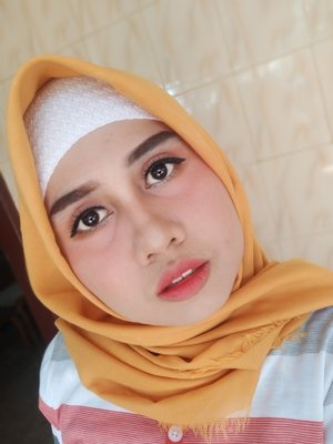 Korean Look with peachy cheek and ombre lips