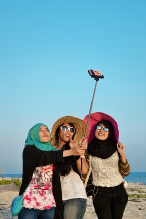 Funky Travel Girls. Pulau Cangke. Pangkep, Sulawesi Selatan. Casual Yet Still Trendy #ClozetteID #AcerLiquidJade