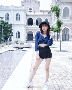 Do you ever feel like an outcast,
You don’t have to fit into the format
Oh but its okay to be different cause baby so am i 🎼 .
.
.
.
.
#potd #ootd #clozette #clozetteid #jennifermarcellinaroundtheworld #myyourshot #asia