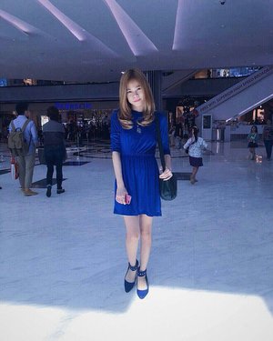 in mood for blue dress 😍
.
.
.
#ootd #cotw #kyeoptalook #clozetteid #gaudi #bluedress 