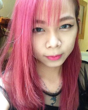 Hi sunnies day! ☀️ #motd #asian #clozetteid #starclozette #beautyblogger #bloggerbabes #pinkhair #pastelhair #makeup #japanesebeauty #koreanmakeup #HOTD #bblogid #blogger