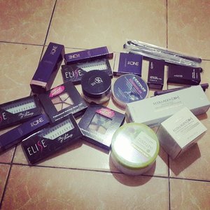 Look who came into my house today!! Happy me!! #Makeup #Mehron #Oriflame #TheOne #Elise #MakeupArtist #ClozetteID