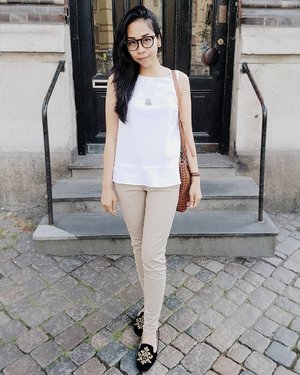 White top and chinos is perfect! 😄😍
.
.
.
.
.
.
.
.
.
#ootd #ootdindo #momootd #momwithstyle #mamaswithstyle #momblogger #momlife #mommylife #mommyblogger #ibuibu #ibumuda #mahmud #ibuibublogger #blogger #lifestyleblogger #chinos #fashionblogger #blogger #vlogger #outfitoftheday #clozetteid #fashion #stylelikeamother #indonestyle