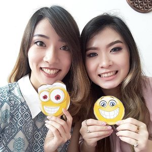 Our Freshlook eye expression wefie with le sister @wulanwu, definitely our fresh happy look 👀👀👀 #clozetteid #FreshSelfieLookSBY #FreshlookID .
I'm wearing Pure Hazel and my sister's wearing Starling Grey 💋