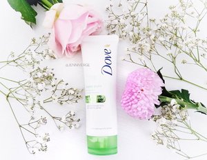 Still can't move on from Dove deep pure💚
.
Click link on my bio!
.
. .
#clozetteid #wajahmuistimewa #dove #dovefacialwash #flatlay #beautynesiamember #beautyblogger #clozetteidreview #clozettereview