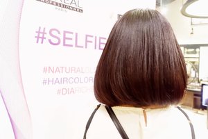 Yap, it's look like brown color, but it doesn't.
So happy that I have a chance to try #selfiecolor treatment by @irwanteamhairdesign ♥️ The first hair colouring without bleaching process. So you don't have to get your hair damaged. Maybe u will wonder how can it possible to have hair colouring without bleaching process for my 'black' hair? 
Just wait for the real result on my next post soon!♥️😘
.
.
#clozetteid #beautynesiamember #selfiecolor #irwanteamhairdesign #haircolour