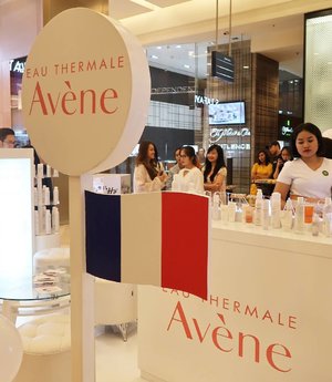 Let's join @eauthermaleaveneindonesia live makeup demo now at @galerieslafayette #avenexgalerieslafayette #clozetteid #avenexlafayettejktxclozette