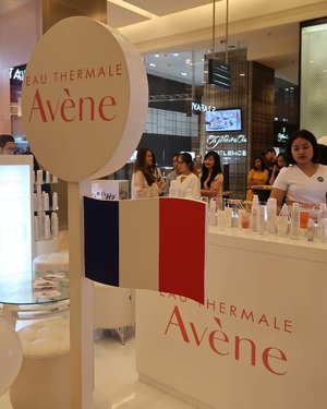 Let's join @eauthermaleaveneindonesia live makeup demo now at @galerieslafayette #avenexgalerieslafayette #clozetteid #avenexlafayettejktxclozette