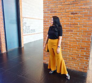Every day might not be good. But there is something good in every day. 🧡🧡🧡
.
.
.
Be Happy Be Bright Be YOU ☀️.
.
.
.
#potd #clozetteid #toptotoe #iwearminimal #outfitoftheday #gooddayquotes #styleoftheday #styleinspirations #casualchic