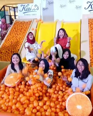 Orange Party @kiehlsid 💛💛💛💛. Makasih Malo @alodita  udah ajakin aku ke pesta kebun jeruk kiehls 😍🤩😘..Yuuk mampir ke Kiehls Playground di Grand Indonesia. I bet you guys will having so much fun 💋💋💋. ...#kiehls #beautybloggerindonesia  #beautychannel #kbbv #clozetteid