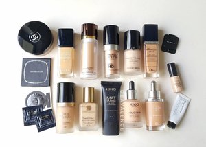 One more pic to make sure you will not forget me while I'm away 😁 Powder, Liquid, and Samples. Chanel Vitalumiere Satin is old enough I have to finish soon (around 30% left). Also all the minis and samples need to go so I get neater drawer. Armani Lasting Silk took my breath away. Guerlain Lingerie de Peau old formula is love, haven't tried the new one.  Curious about Tom Ford Traceless Perfecting, will try after finishing Chanel and all the samples. Have a nice day my loves 😙😙😙
.
.
#clozetteid #clozettestar #makeupmess #makeupjunkie #makeupaddict #makeuphoarder #makeuplover #beautyjunkie #indonesianbeautyblogger #fdbeauty #dailymakeup #bloggerindonesia #bloggerkediri #bloggersurabaya #beautyblogger #foundation
