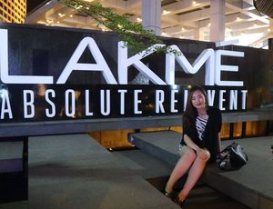 [SWIPE] 
Flashback to lakme's after party #lakmemakeup #lakmeafterparty 
IT WAS FUN!!
.
.
.
#clozetteid .
.
.
Fix w berasa panjat sosyel
