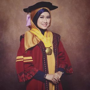 Selamat Hari Kartini perempuan Indonesia, tetap semangat untuk terus maju dan belajar, bukan untuk menyaingi kaum pria, namun karena dari kitalah para generasi muda dilahirkan, dan kitalah yang menjadi sekolah pertama generasi penerus bangsa.
•
•
•
•
#clozetteID #HariKartini
