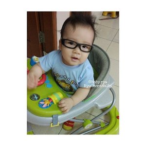 My Boy ❤❤❤ pose using his eyeglasses from his Nanai 😍 try to make his hair stand, but... Too smooth 😂😂😂❤ #clozetteID #RyuOzoraHalim #babyboy