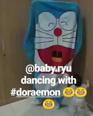 @baby.ryu is dancing with #doraemon 😂😂😂 #babyboy.
.
#dancingbaby #clozetteID
@babygaul @just.baby @9gag @dagelan
