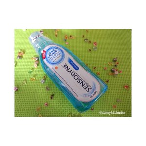New!!! Mouthwash from @sensodyneindonesia❤❤
.
Dengan sensasi mint yang menyegarkan dan bebas kandungan alkohol. Penggunaannya sangat mudah,  gunakan dua kali sehari setelah menyikat gigi dengan pasta gigi berfluoride. Kumur dengan 10 ml selama 1 menit, lalu buang. Jangan ditelan daaan... Jangan kumur dengan air.
.
So fresh!! 😀😁
.
@clozetteid
#SensodyneID #SensodyneXClozetteDiversi3 #ClozetteIDReview #ClozetteID