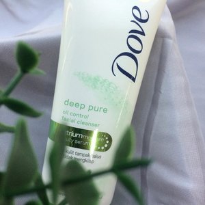 New post is UP on the blog! It's @dove Deep Pure Facial Foam for oily & combination skin types. It has micropuff for deep pore cleansing. Read here 👉🏼bit.ly/DoveDeepPureReview or link on bio 🍃
.
.
.
#clozetteid #WajahmuIstimewa #DOVEIDN #ClozetteIDxDoveWajahmuIstimewa #dove #skincare #beauty #skincareroutine