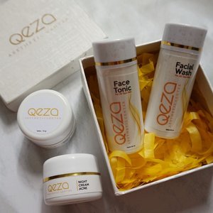 New package in the mailbox! Rangkaian Qeza Acne Removal Series dari @qezaskin x @beautiesquad. Produknya terdiri dari Qeza Face Tonic, Qeza Facial Wash, Qeza Sunscreen Cream Acne 4 dan Qeza Night Cream Acne.
_
Qeza Acne Removal ini merupakan produk skincare untuk kulit acne prone. QezaSkin juga memiliki klinik kecantikan yang sudah beroperasi 5 tahun di Yogyakarta.
_
Review soon on my blog!
.
.
.
#Beautiesquad #QezaSkincare #QezaSkin #BeautiesquadxQeza #QezaAcneRemoval #skincare #clozetteid #acneprone #skincaregime