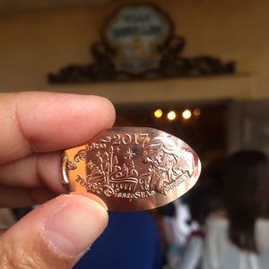 Japanese people are crazy about Disney! When it was open, they rushed to the nearest gift shop to buy Disney stuffs and immediately wore it! I chose to buy this medallion because its simplicity and cheap! JPY100 for a instantly made medallion 🥇
.
.
.
#TokyoDisneySea #DisneySea #ArielLittleMermaid #LittleMermaid #wyntraveldiary #travel #leisure #giftshop #clozetteID