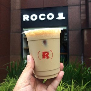 I’m quite addicted to Es Kopi Susu. Glad to know there’s a small coffee shop at the corner outside Apartemen Istana Sahid, it’s @roco.id. They instantly get regular customers who thirsty for pocket friendly Es Kopi Susu Jaya (20K). I like their Es Kopi Susu, not too milky, rich in coffee flavor, and not overly sweet, so meet my liking ☕️...#roomforcoffee #clozetteid #coffeeshop #butfirstcoffee