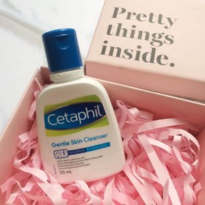 New post is UP on the blog! @cetaphil_id Gentle Skin Cleanser, it feeds my oily-acne prone skin very well. Read the review here 👉🏼 bit.ly/CetaphilReview. Link is also on bio.
.
.
.
#clozetteID #cetaphil #sociolla #atomcarbonblogger #bloggerreview #skincare