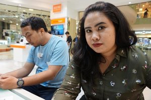 That stare when hubby still considering to lend or not to lend his credit card to his wife 🤳🏼
#sonya5000 #clozetteID #a5000