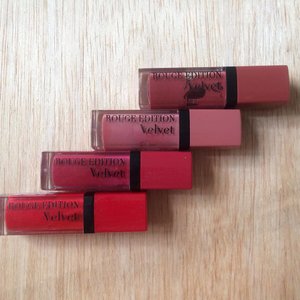Just realized, I've not writing yet about my (used to) holy grail liquid lipstick: Bourjois Rouge Edition Velvet. Spend my Sunday write about it and do hand swatches. Blog about it soon!
#bourjoisvelvet #beauty #makeup #happynudeyear #beaubrun #hotpepper #frambourjoise #CIDlipstick #clozetteID #BREV #bourjois