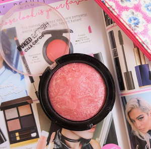 New post is UP on the blog! My current blush @citycolorcosmetics Baked Blush in Rose. Love its natural healthy glow result. It’s also working as a highlighter and it’s so pocket friendly. Read the review here 👉🏼 bit.ly/bakedblushCC or link on bio 🌹
.
.
.
#citycolorcosmetics #bakedblush #makeup #makeupaddict #motd #makeupjunkie #drugstoremakeup #clozetteid #fdbeauty #mrshidayahpost