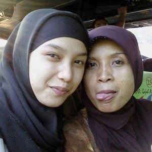 Bagiku ini adalah foto tergokil bersama ibu. Momen saat berada di bus menuju DUFAN. :) #ClozetteID #MOMnME #mothersday #Indonesia #love
