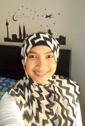 It's selfie time with white and black hijab.