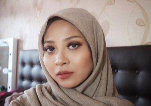 First full face in ages. 😂And I forgot how to pose btw. 😗Foundation is Maybelline Fit Me 220, Eyebrow is F2F Cosmetics Eyebrow Pomade dark brown, Eyeshadow is The Balm Nude Beach, Eyelashes are Artisan Pro 1621, lips are Poppy Dharsono Matte Liquid Lipstick 03 and 02 mixed. 😁#clozetteid #makeup #starclozetter #motd #bblogger #maybelline #f2fcosmetics #artisanpro #poppydharsono
